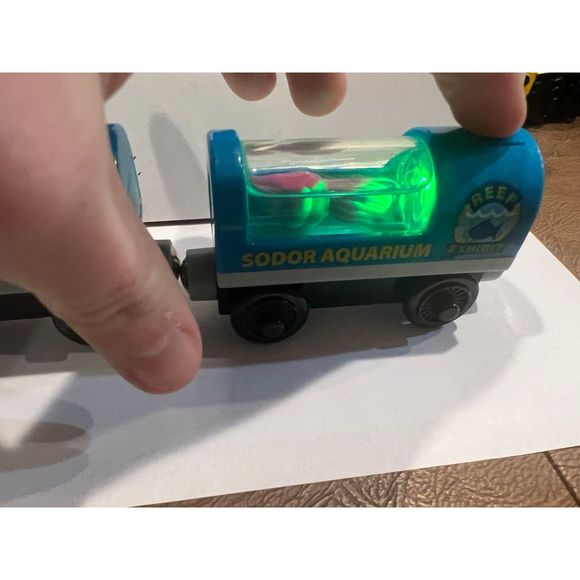 Thomas and friends light up squid and shark tank - Picture 7 of 8